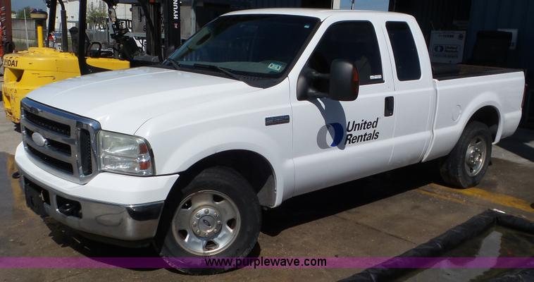 image for item CD9917 2006 Ford F250 Ext. Cab pickup truck