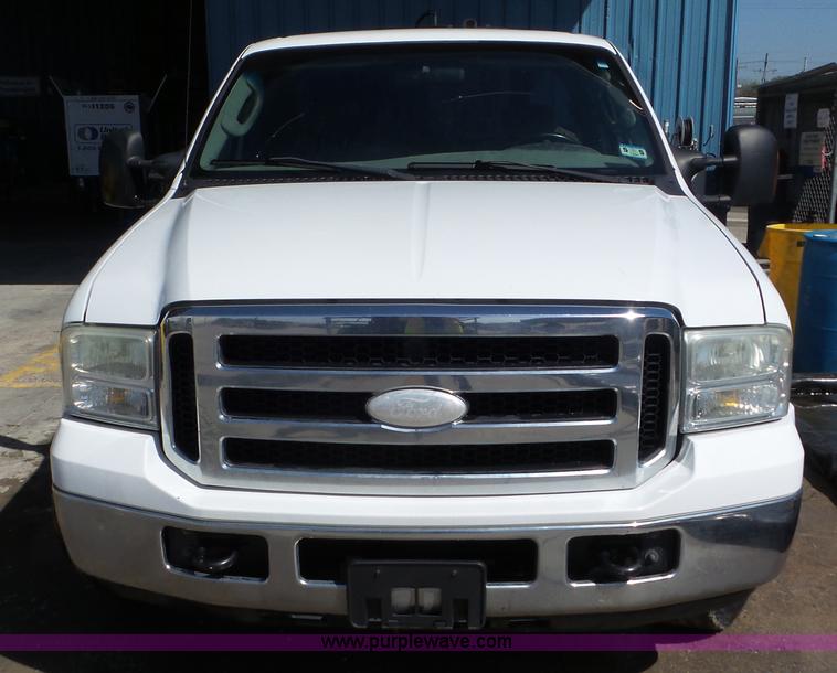 image for item CD9917 2006 Ford F250 Ext. Cab pickup truck