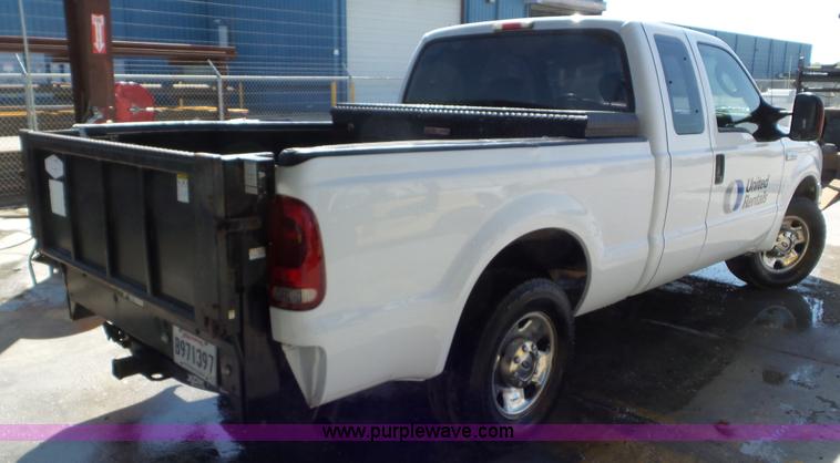 image for item CD9917 2006 Ford F250 Ext. Cab pickup truck