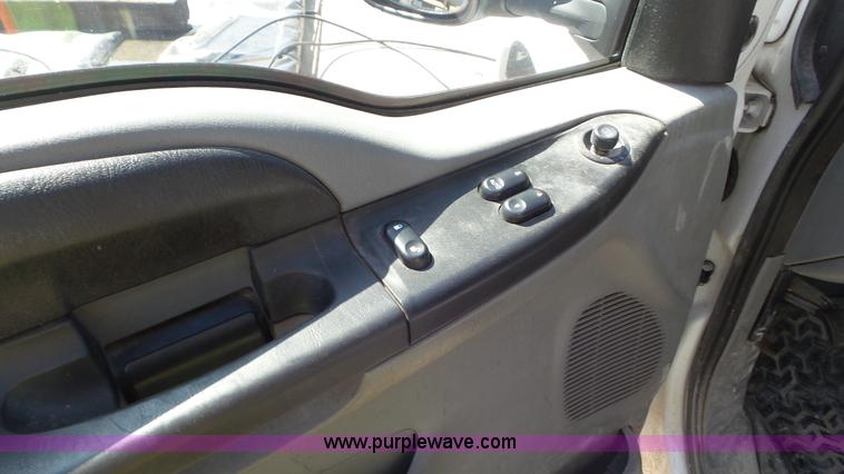 image for item CD9917 2006 Ford F250 Ext. Cab pickup truck