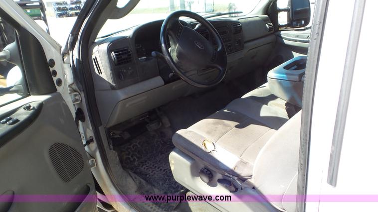 image for item CD9917 2006 Ford F250 Ext. Cab pickup truck