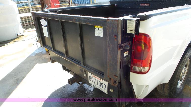 image for item CD9917 2006 Ford F250 Ext. Cab pickup truck