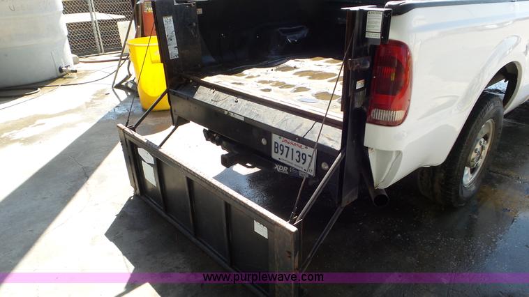 image for item CD9917 2006 Ford F250 Ext. Cab pickup truck