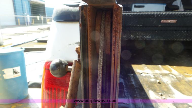 image for item CD9917 2006 Ford F250 Ext. Cab pickup truck