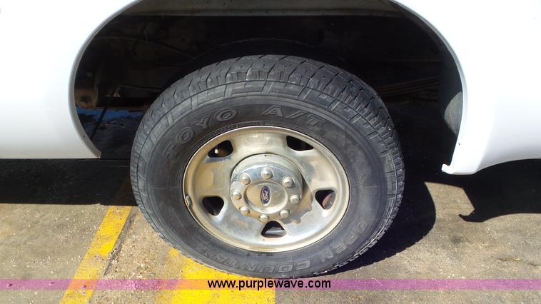 image for item CD9917 2006 Ford F250 Ext. Cab pickup truck