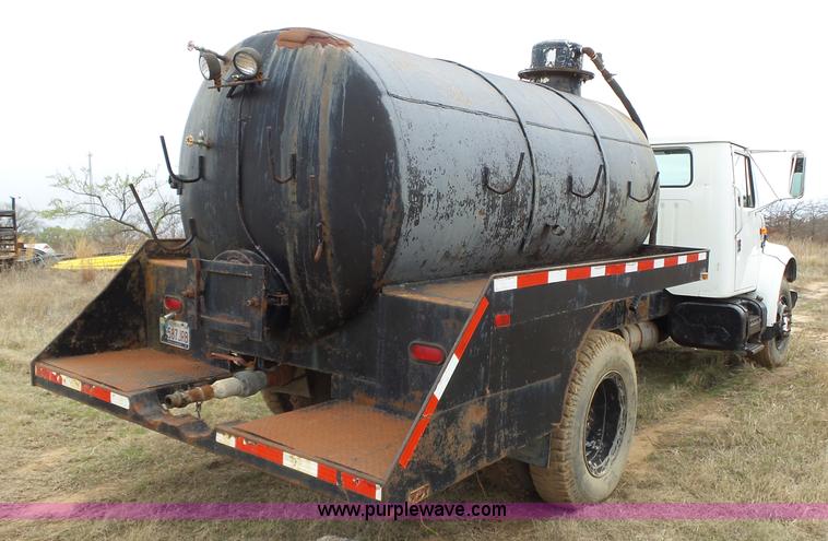image for item F6571 1990 International 4700 vacuum truck