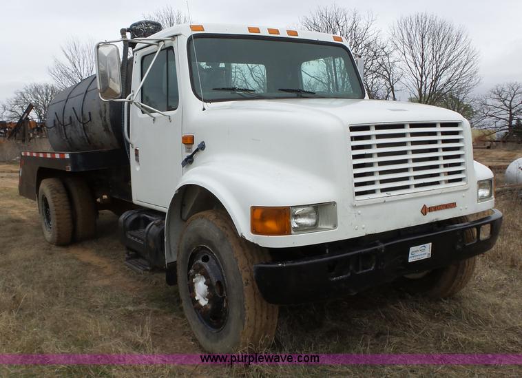 image for item F6571 1990 International 4700 vacuum truck