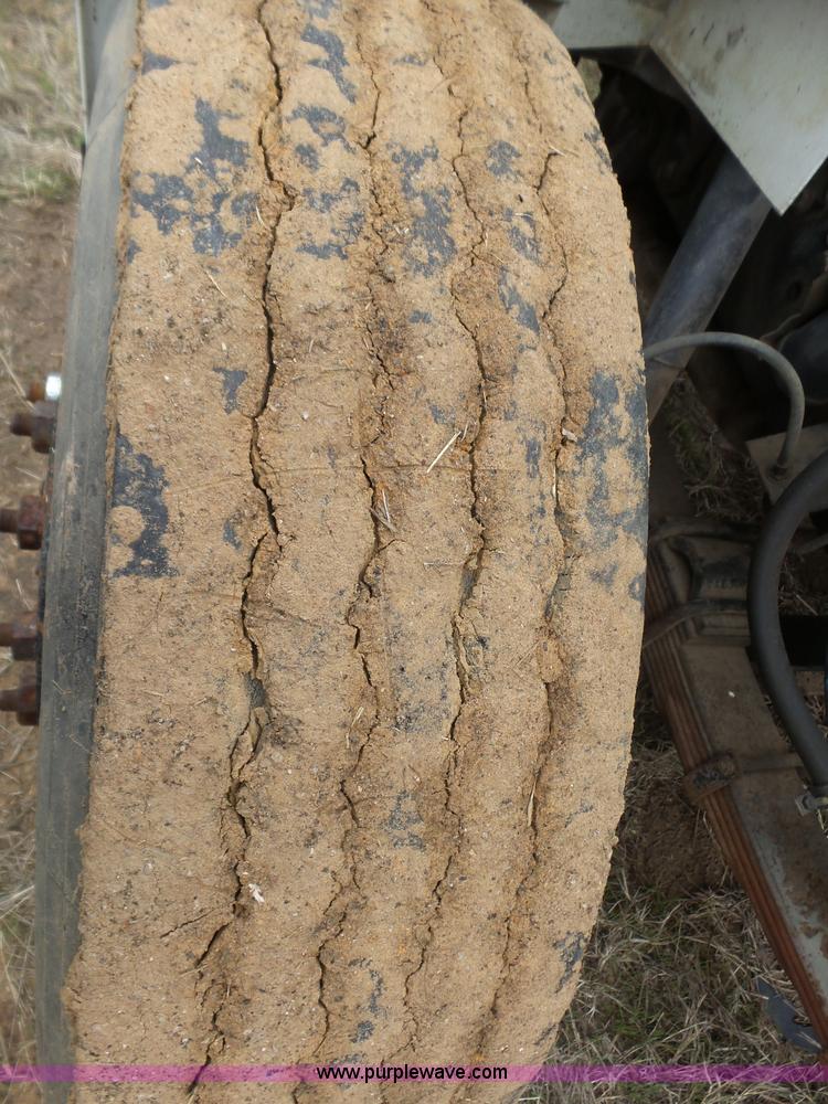 image for item F6571 1990 International 4700 vacuum truck