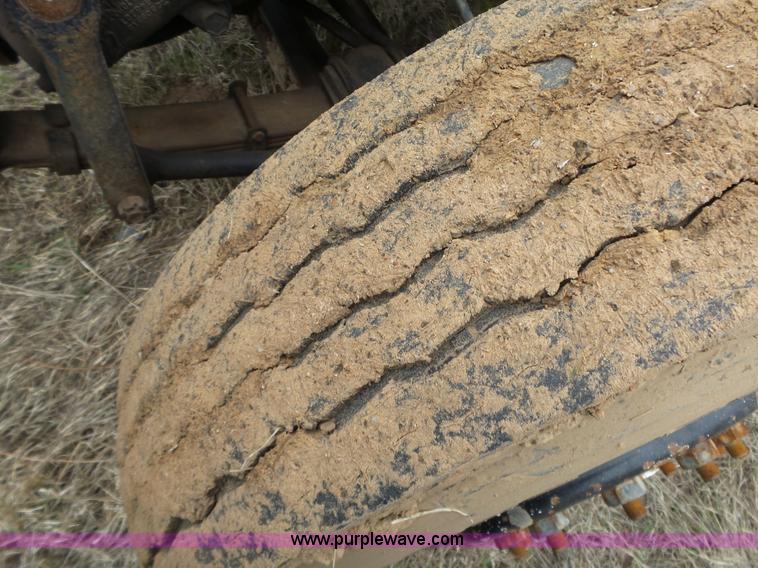 image for item F6571 1990 International 4700 vacuum truck