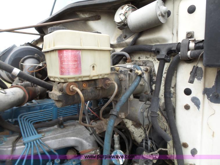 image for item F6571 1990 International 4700 vacuum truck