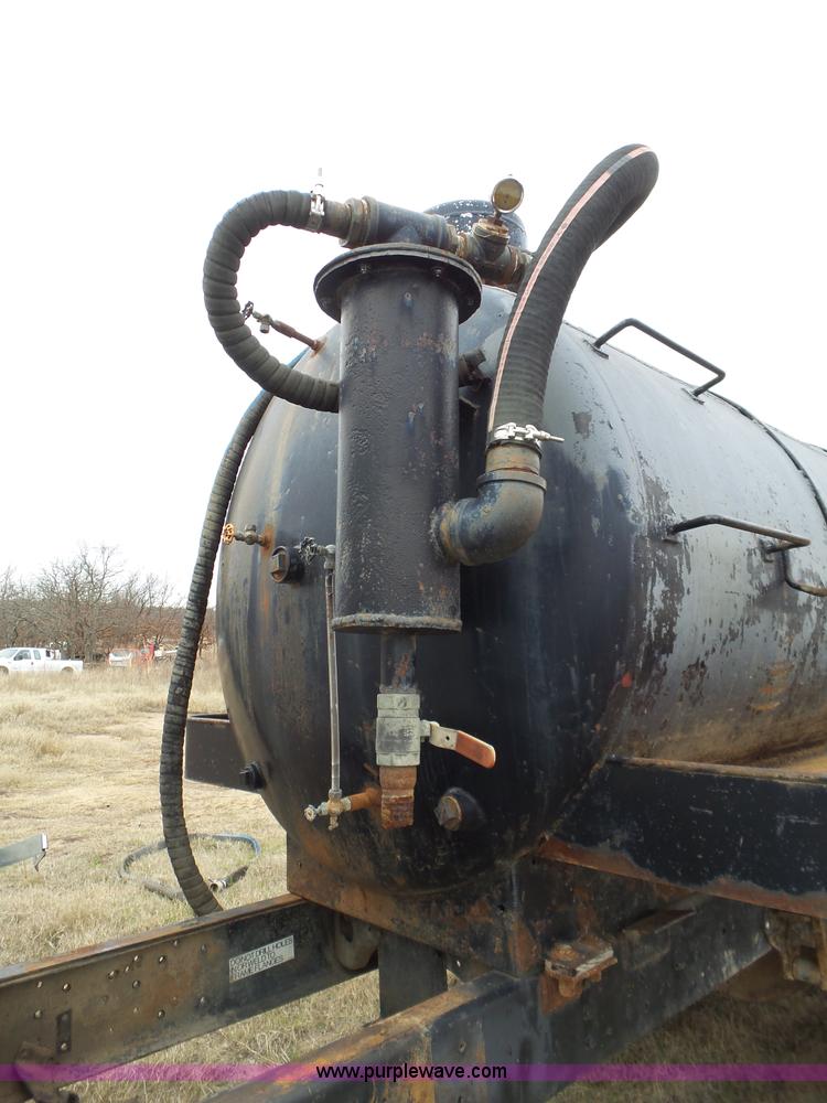 image for item F6571 1990 International 4700 vacuum truck