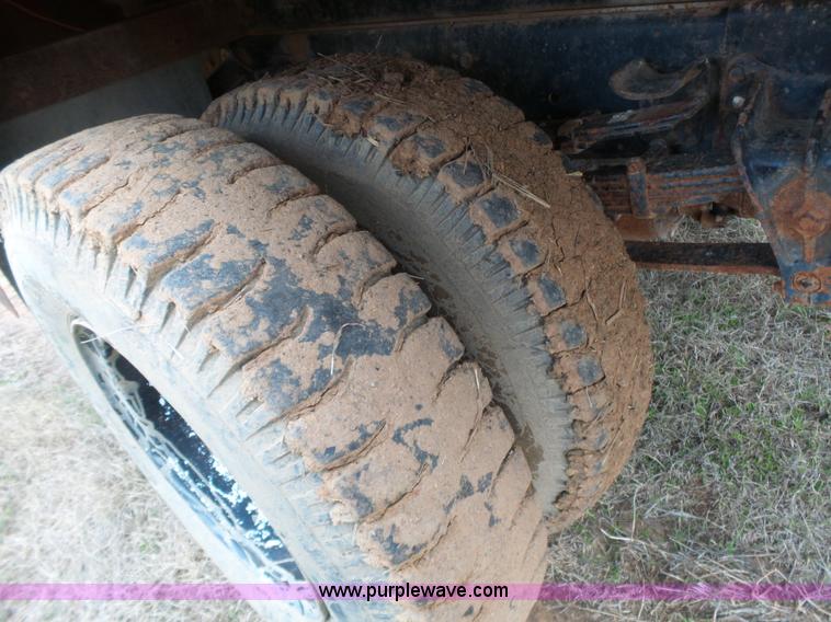 image for item F6571 1990 International 4700 vacuum truck