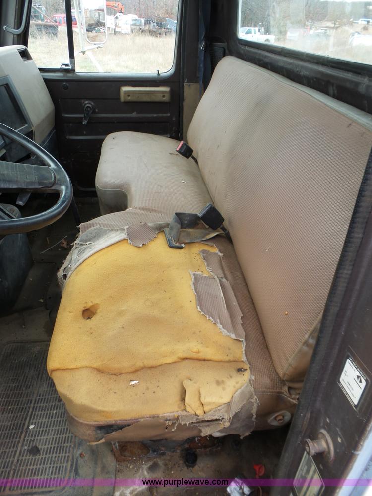 image for item F6571 1990 International 4700 vacuum truck