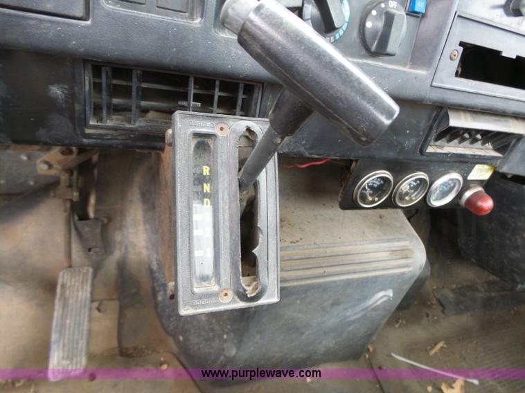 image for item F6571 1990 International 4700 vacuum truck