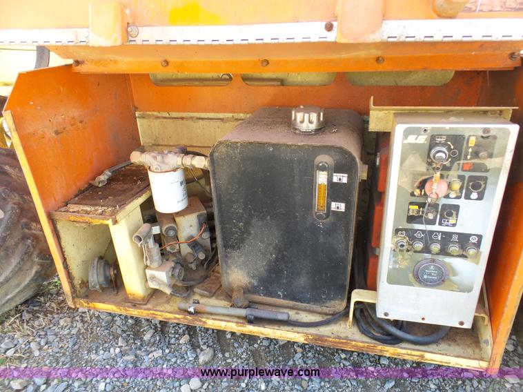 image for item G3708 JLG 26MRT scissor lift