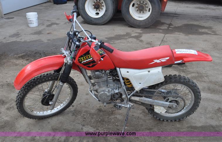 image for item G7317 2001 Honda XR200R motorcycle
