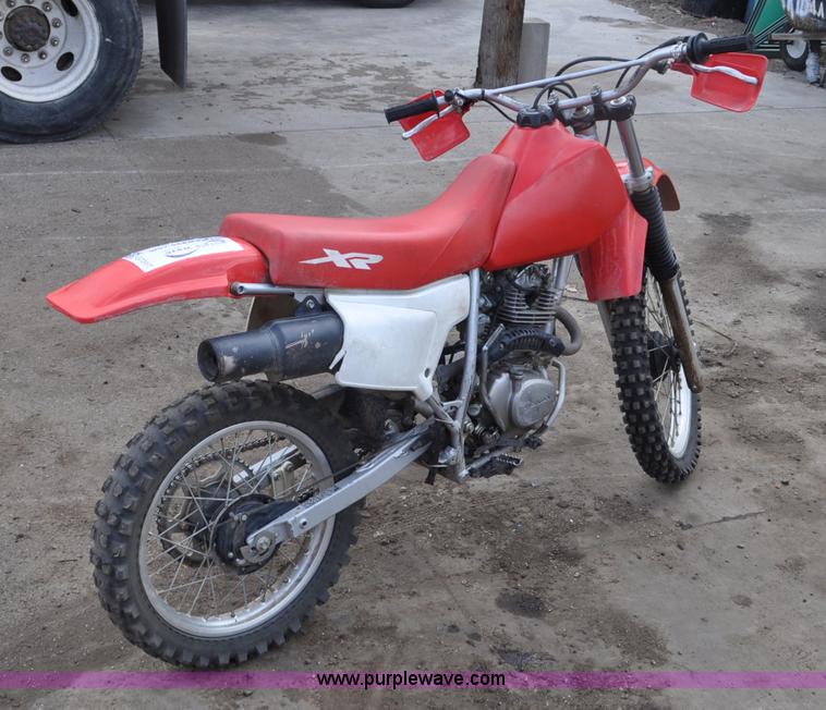 image for item G7317 2001 Honda XR200R motorcycle