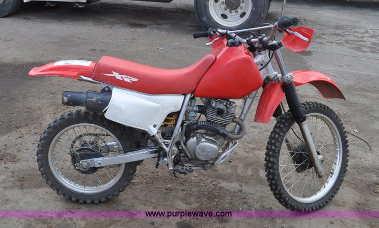 image for item G7317 2001 Honda XR200R motorcycle