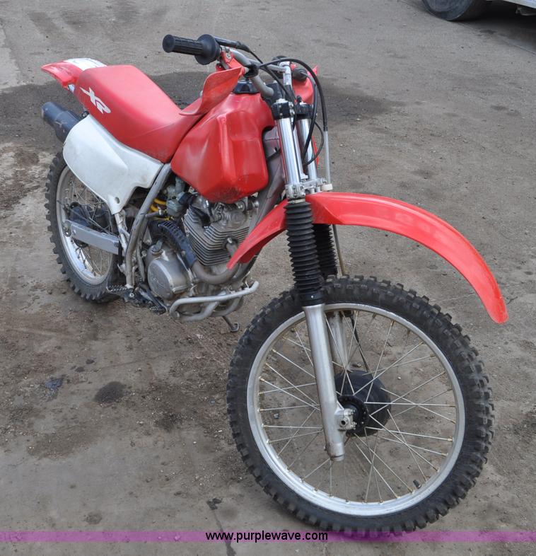 image for item G7317 2001 Honda XR200R motorcycle