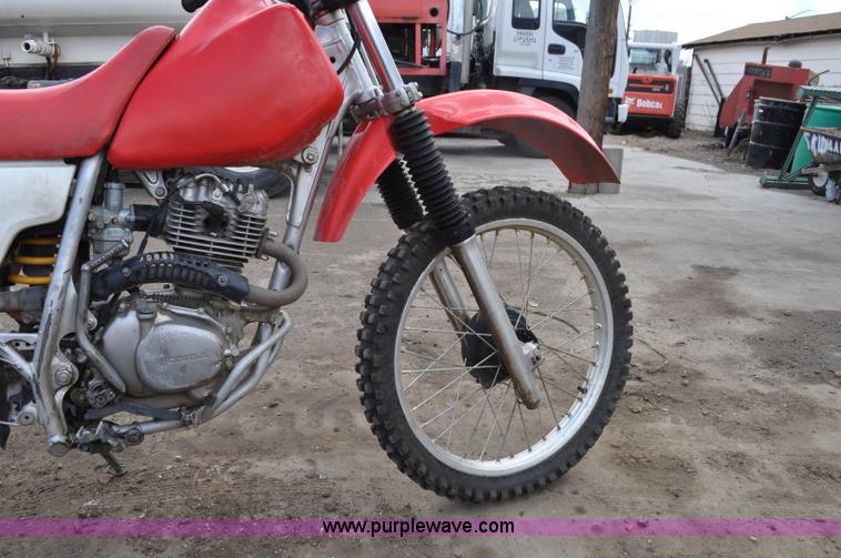 image for item G7317 2001 Honda XR200R motorcycle