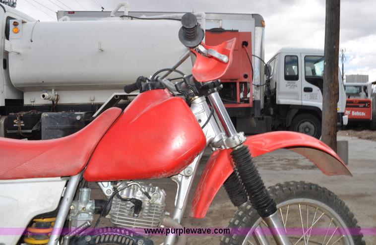 image for item G7317 2001 Honda XR200R motorcycle