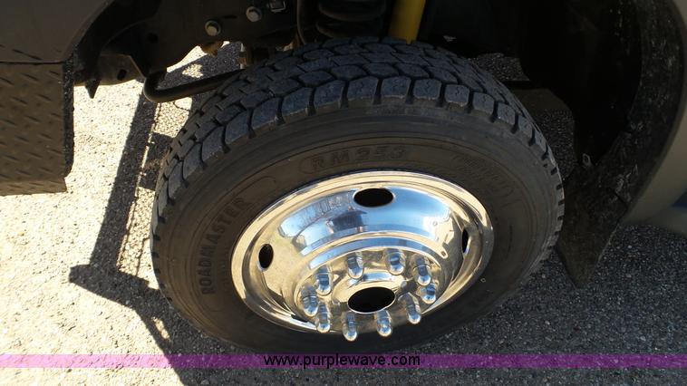 image for item J1252 2011 Ford F550 flatbed truck