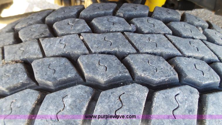 image for item J1252 2011 Ford F550 flatbed truck