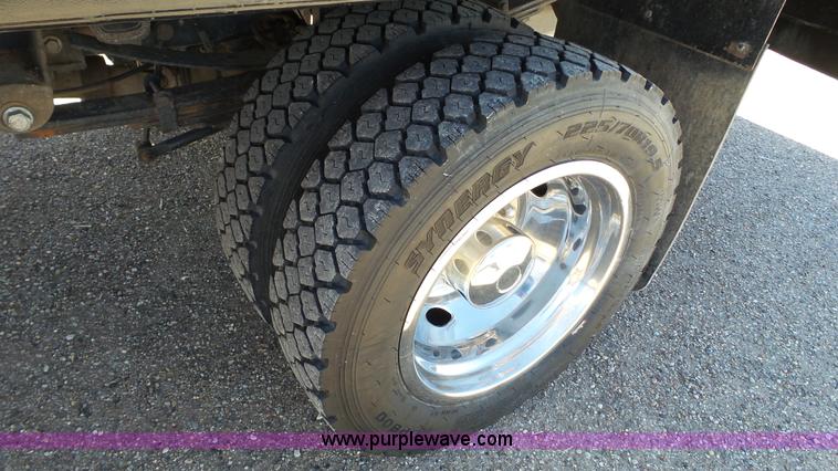 image for item J1252 2011 Ford F550 flatbed truck