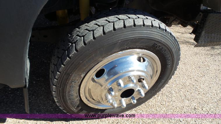 image for item J1252 2011 Ford F550 flatbed truck