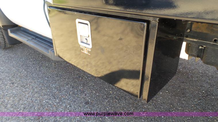 image for item J1252 2011 Ford F550 flatbed truck