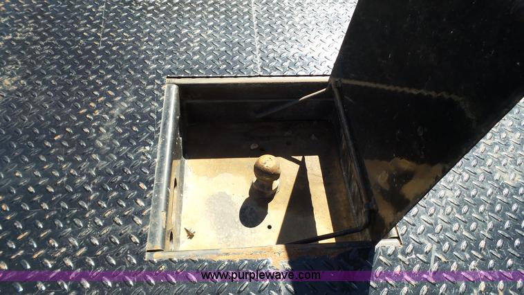 image for item J1252 2011 Ford F550 flatbed truck