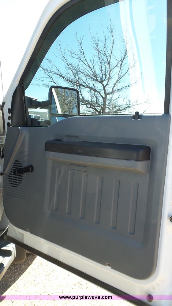 image for item J1252 2011 Ford F550 flatbed truck