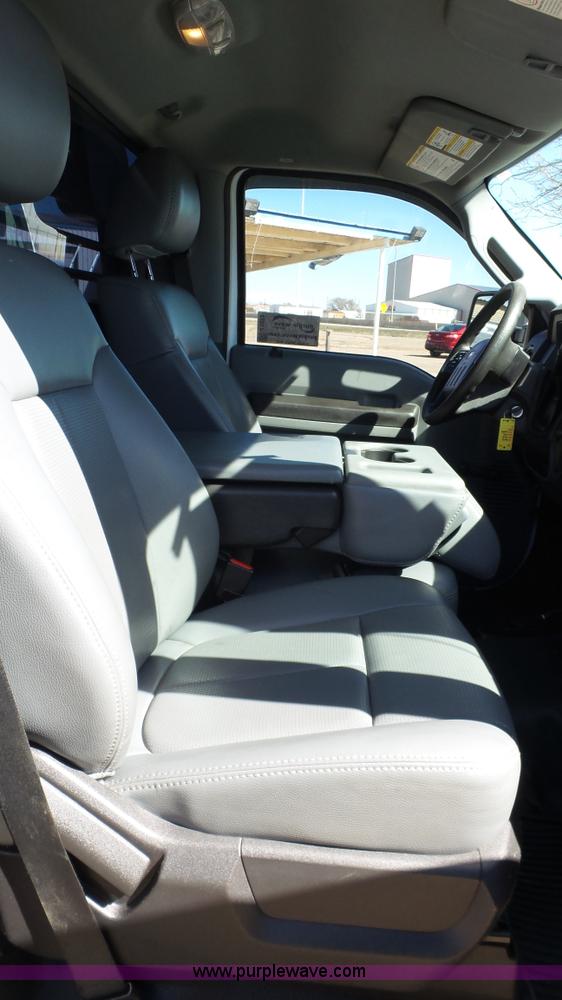 image for item J1252 2011 Ford F550 flatbed truck