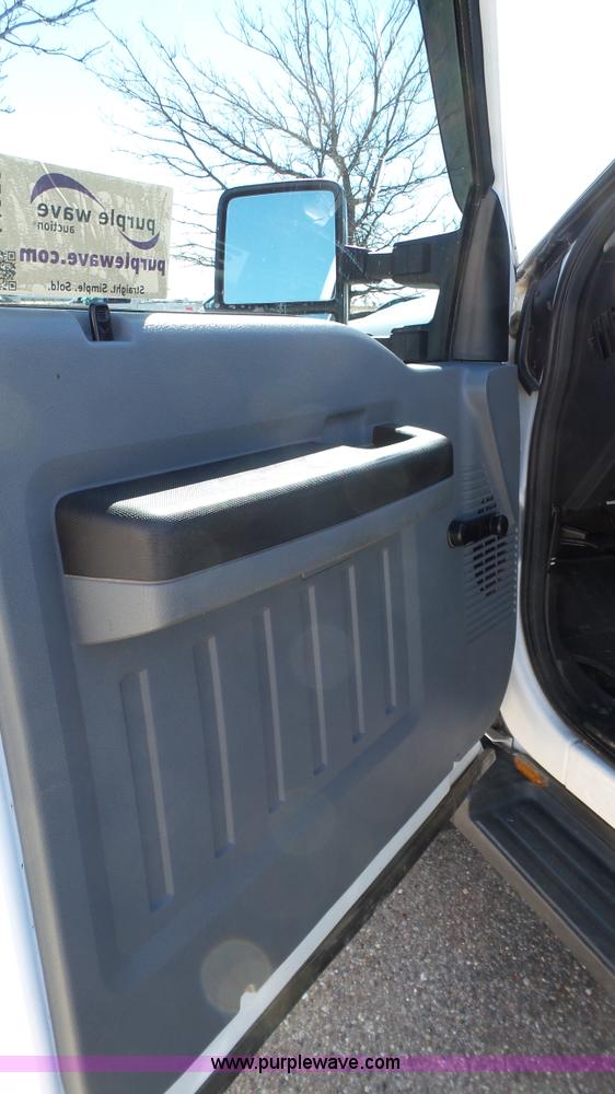 image for item J1252 2011 Ford F550 flatbed truck