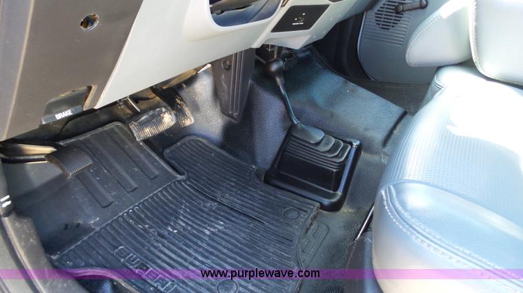 image for item J1252 2011 Ford F550 flatbed truck