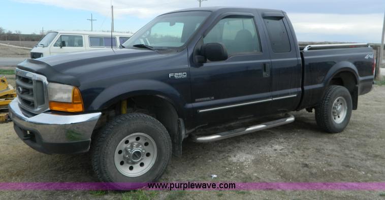 image for item J5138 2000 Ford F250 Super Duty Lariat SuperCab pickup truck