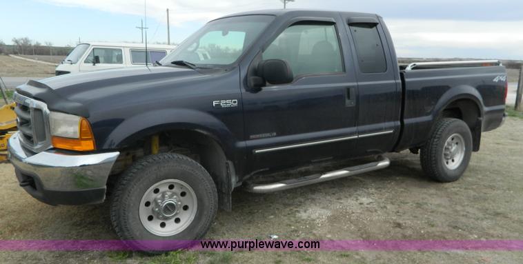 image for item J5138 2000 Ford F250 Super Duty Lariat SuperCab pickup truck