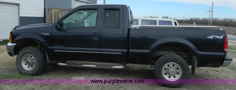 image for item J5138 2000 Ford F250 Super Duty Lariat SuperCab pickup truck