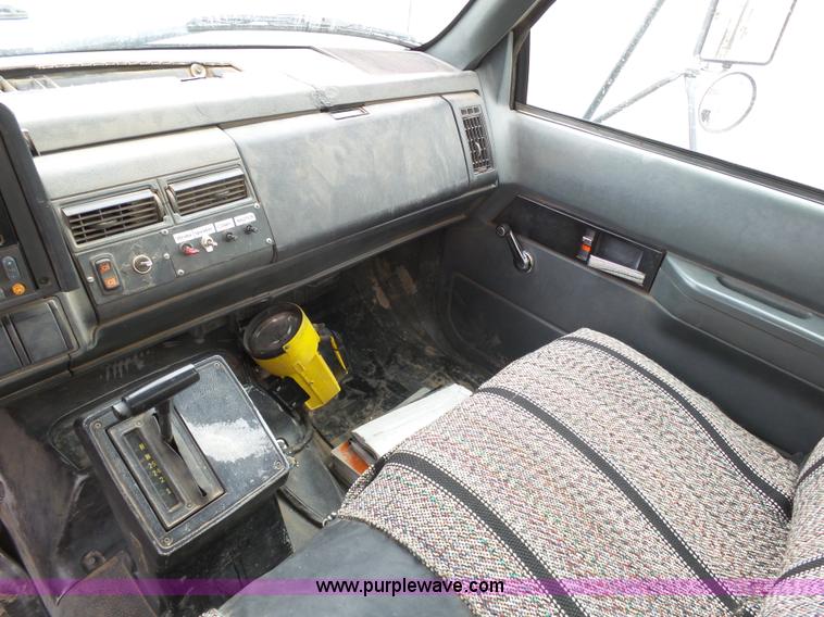 image for item J6191 1997 GMC C7500 service truck