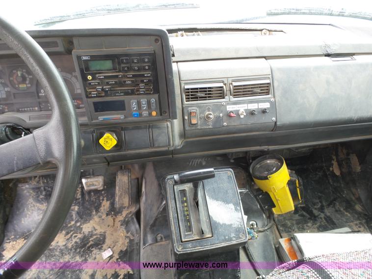 image for item J6191 1997 GMC C7500 service truck