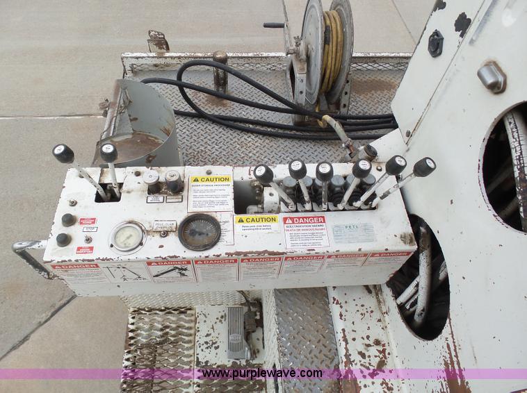 image for item J6191 1997 GMC C7500 service truck