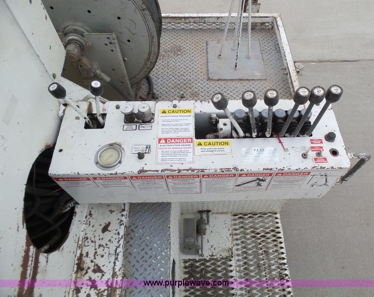 image for item J6191 1997 GMC C7500 service truck