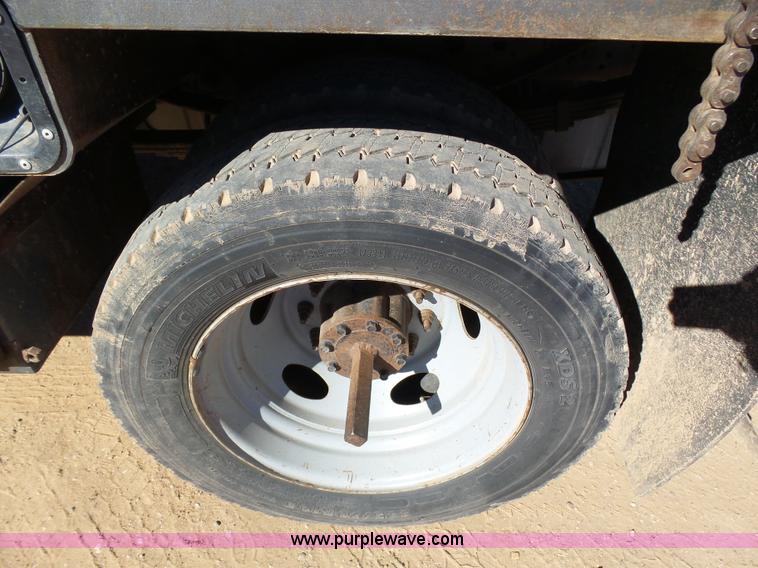 image for item J6759 2007 Ford F450 Super Duty flatbed truck