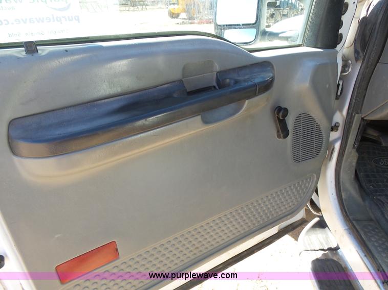 image for item J6759 2007 Ford F450 Super Duty flatbed truck