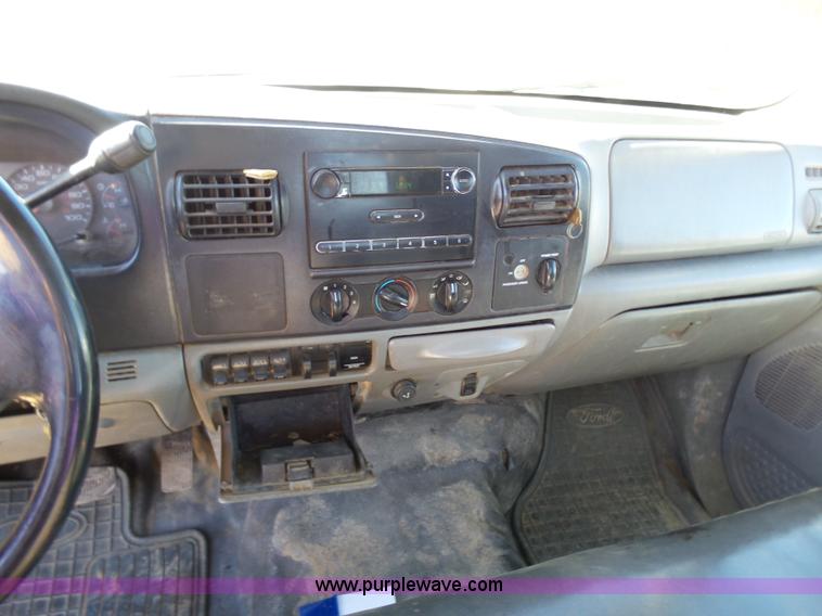 image for item J6759 2007 Ford F450 Super Duty flatbed truck