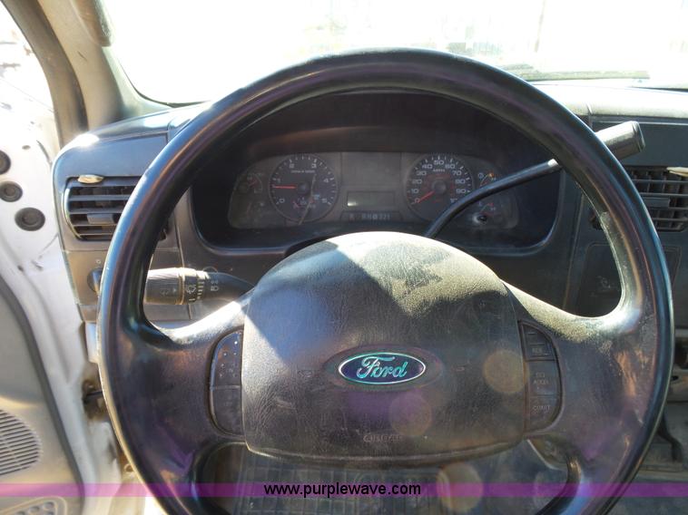 image for item J6759 2007 Ford F450 Super Duty flatbed truck