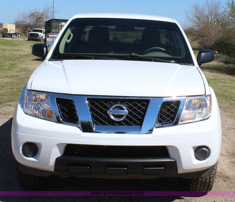image for item J7546 2012 Nissan Frontier Crew Cab pickup truck