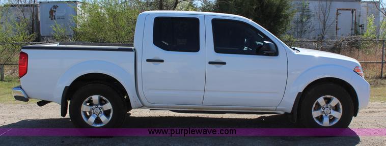 image for item J7546 2012 Nissan Frontier Crew Cab pickup truck