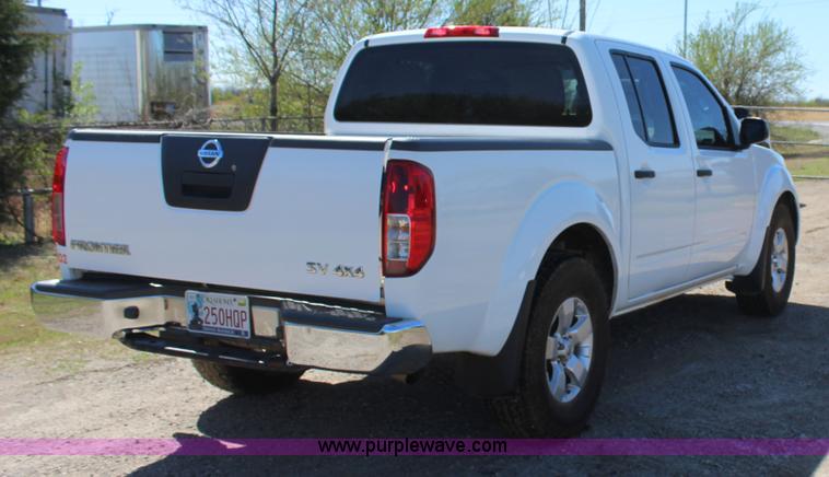 image for item J7546 2012 Nissan Frontier Crew Cab pickup truck