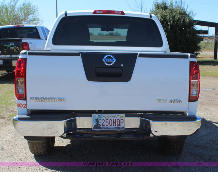 image for item J7546 2012 Nissan Frontier Crew Cab pickup truck